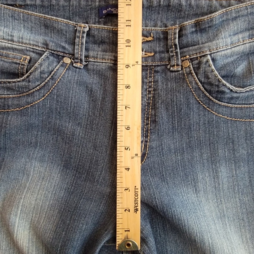 Bandolino Classic Blue Denim Jeans With Embelished Back Pockets - Picture 13 of 14